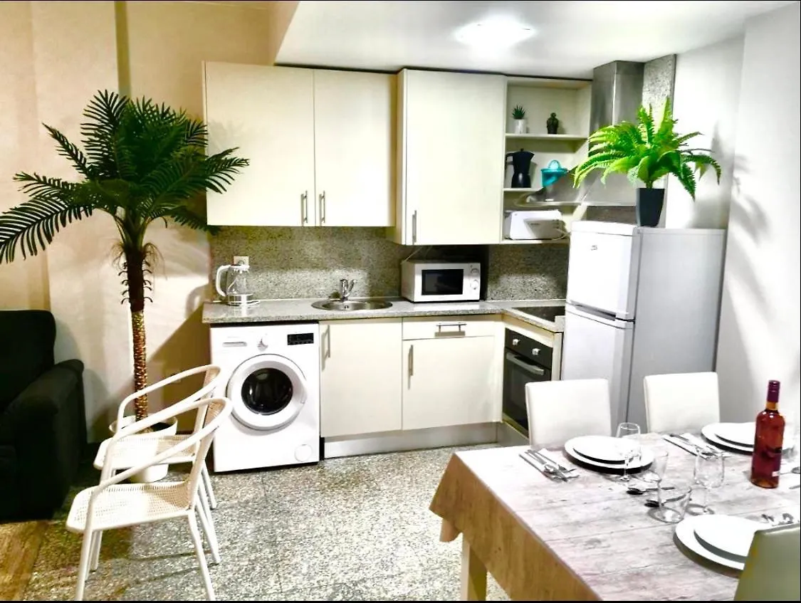 Апартаменты Seahomes Vacations, Beach&Pool, In Fenals Beach Льорет-де-Мар